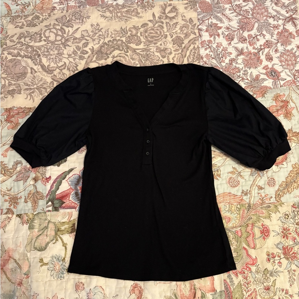 GAP Women's Elegant Black Blouse with Puff Sleeves